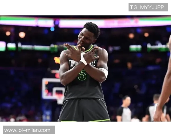 爱德华兹第三节狂轰21分全场最高35分助球队取得胜利表现惊艳