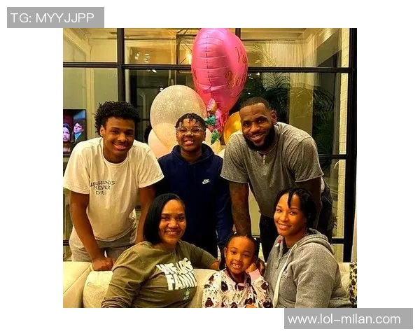 詹姆斯分享休赛期调理身体的经历准备迎接新赛季的挑战与考验