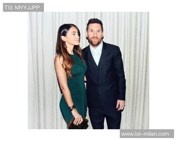 安东内拉分享与梅西温馨合照庆祝圣诞节幸福时刻