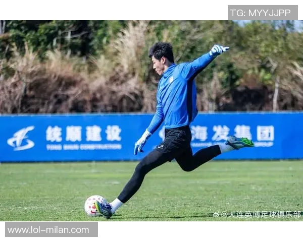 胡睿宝谈陈涛上任后训练强度提升热天气考验球队的拼搏精神与毅力
